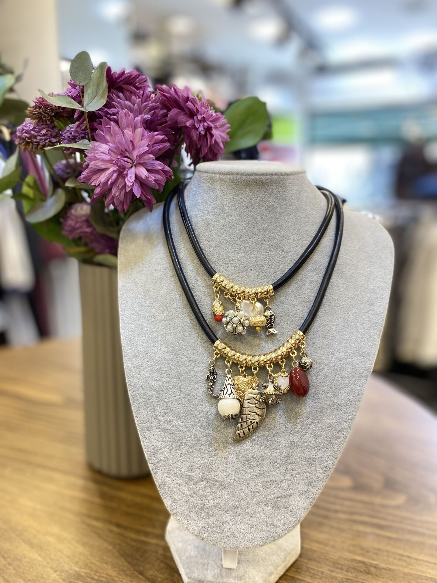 SİY. İPLİ ÇOKLU FİGÜRLÜ KO SİYAH