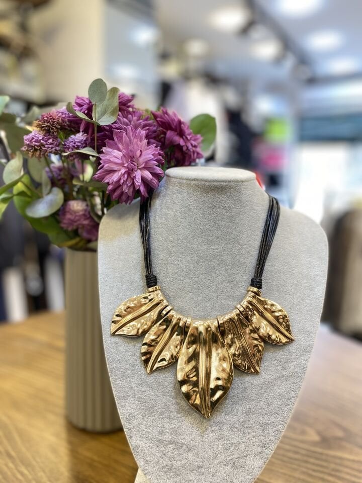 BÜY. ALTIN YAPRAK KO SİYAH - ALTIN