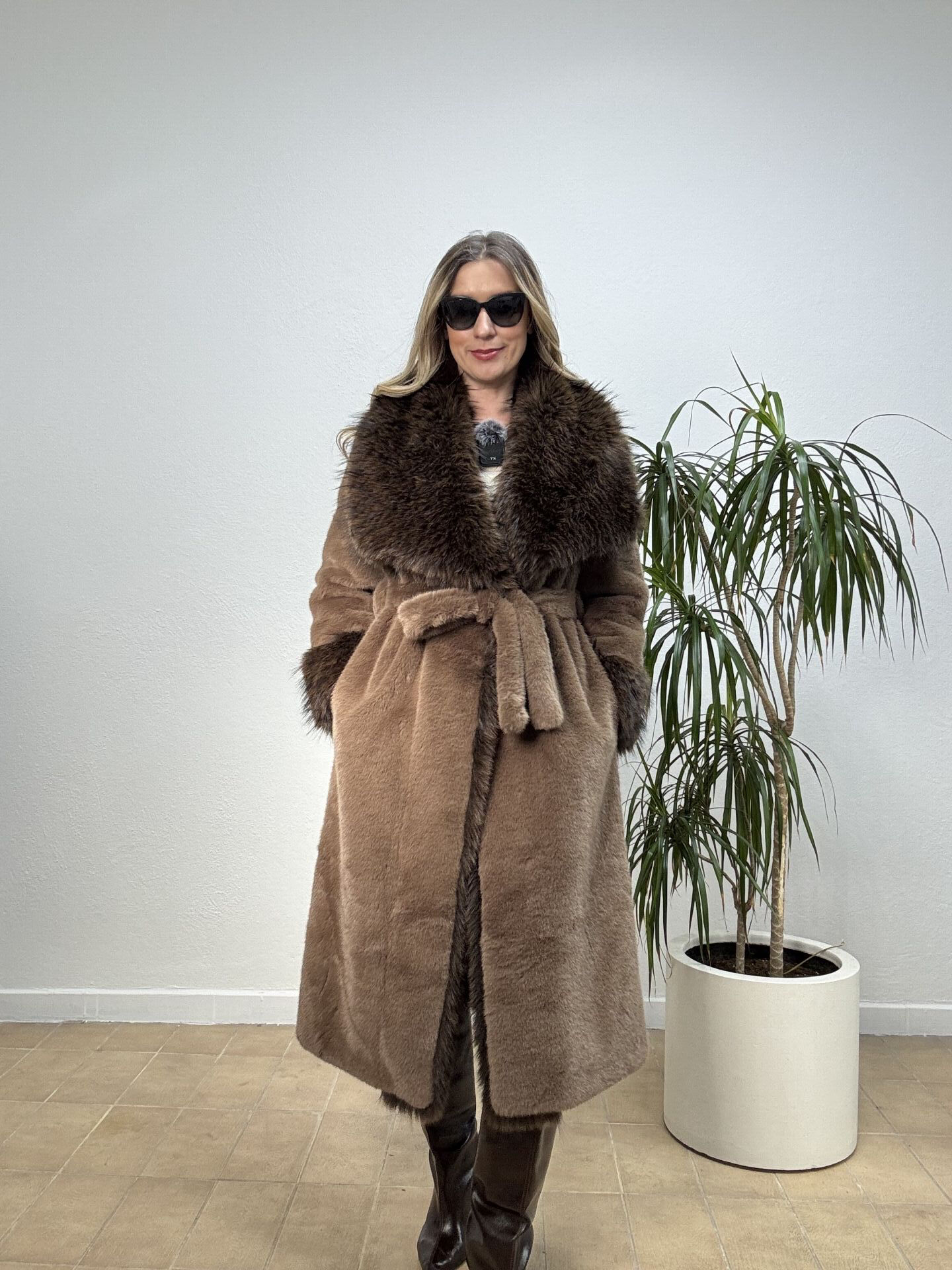 İTHAL DÜZ DESEN KEMERLİ UZUN KÜRKLÜ KABAN 18401 STD - Kahverengi