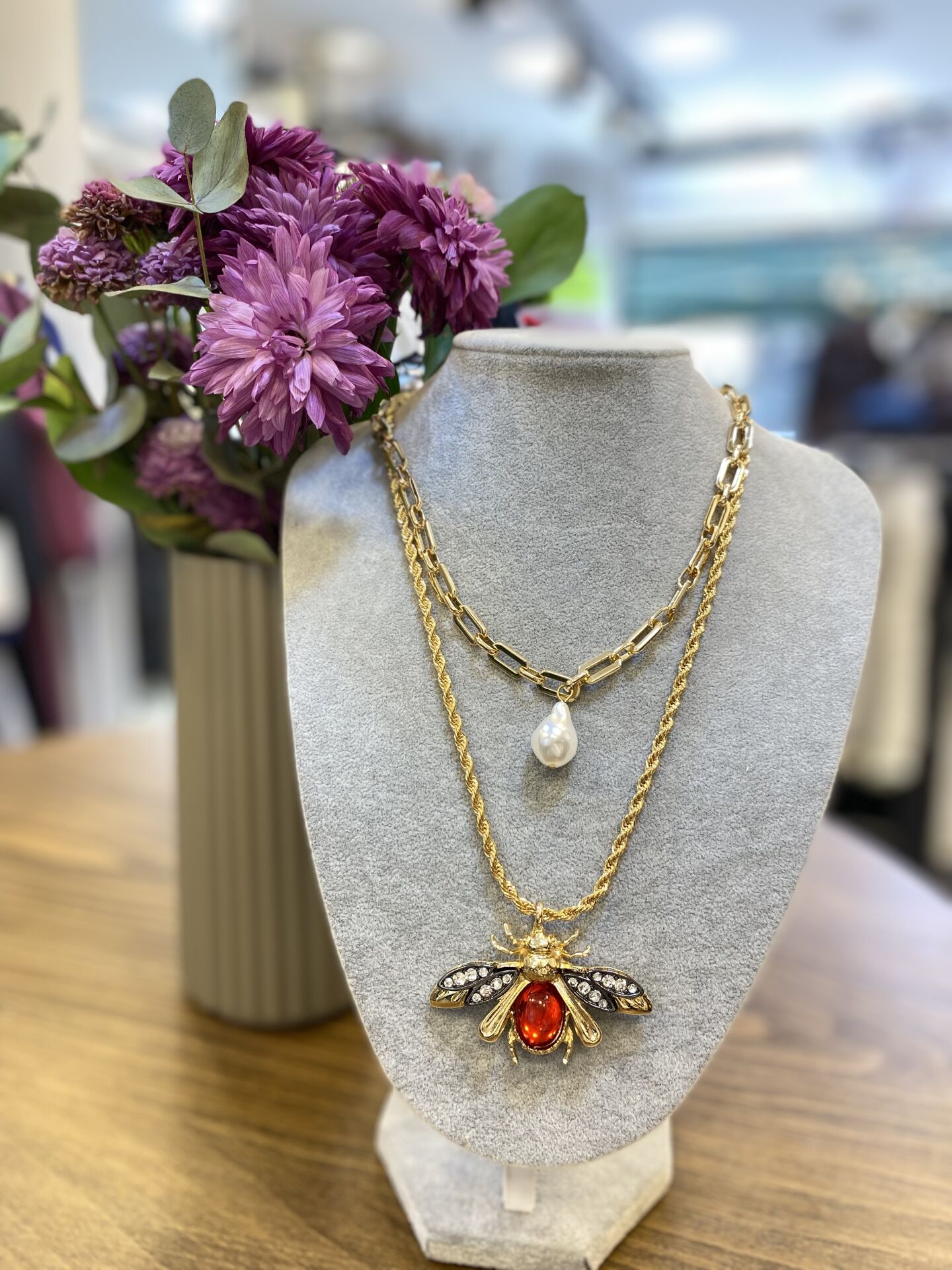 KIRMIZI TAŞLI BÖCEK KO ALTIN