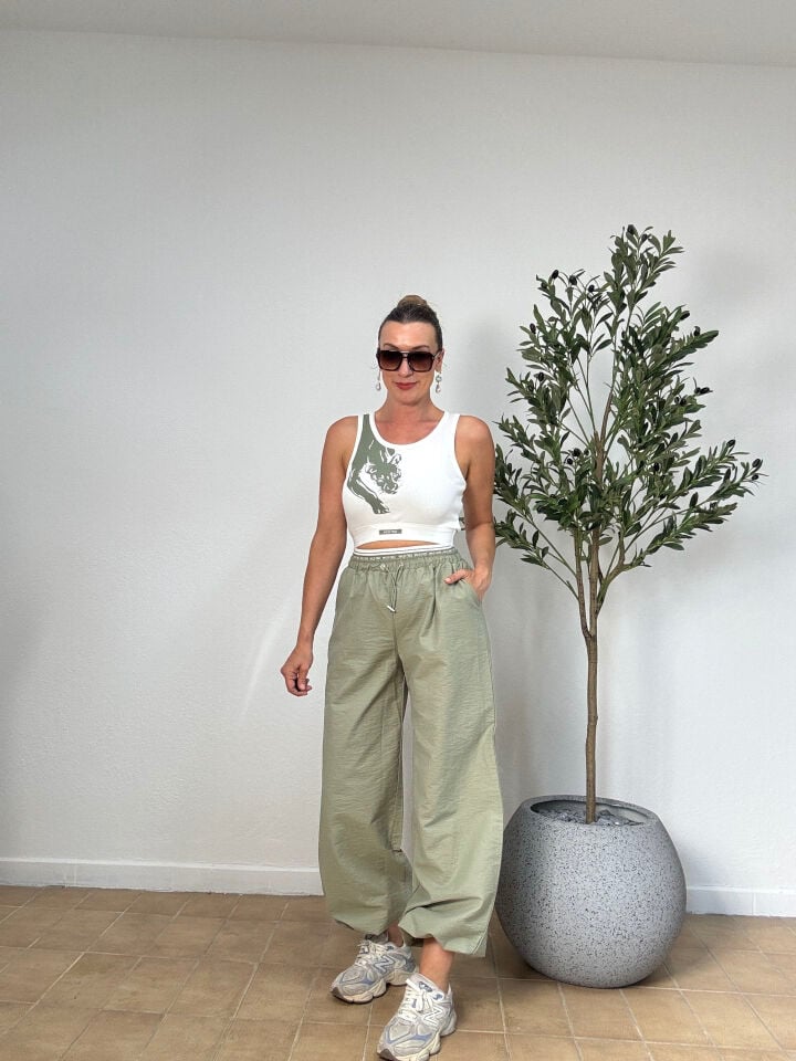 CROP ATLETLİ PARAŞUT KUMAŞ PANTOLONLU TAKIM 0020