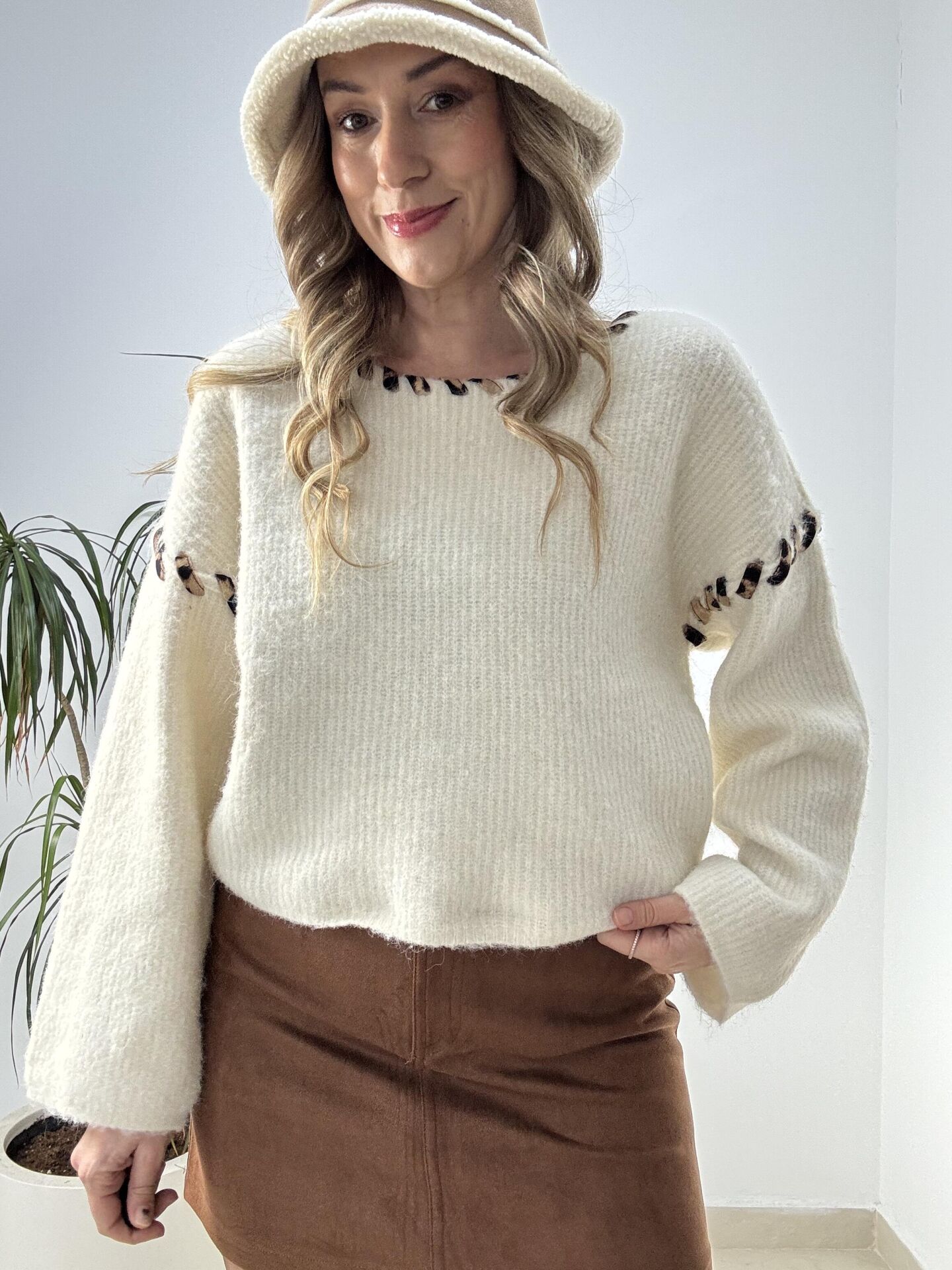 İTHAL LEOPAR DİKİŞLİ YÜN KAZAK KREM / STD