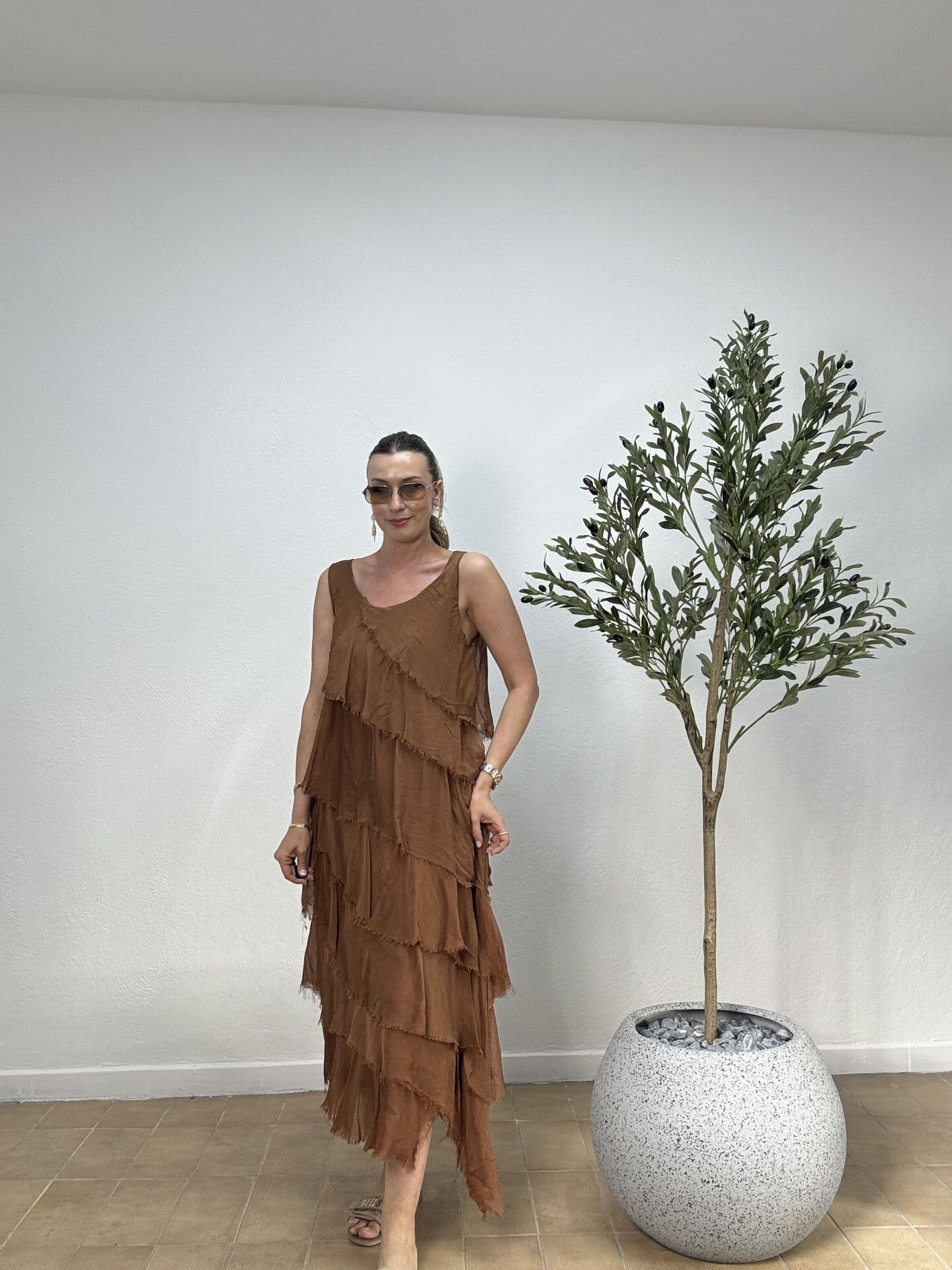 İTHAL SAÇAK DETAYLI ASİMETRİK KESİM KAT KAT SIFIR KOL İPEK ELBİSE 67337 STD - Tarçın