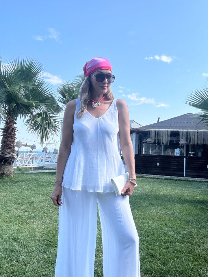 İTHAL ÖN ARKA V YAKA BLUZLU BELİ LASTİK PANTOLONLU İPEK TAKIM 3000 İTHAL ÖN ARKA V YAKA BLUZLU BELİ LASTİK PANTOLONLU İPEK TAKIM 3000/SIYAH/STD