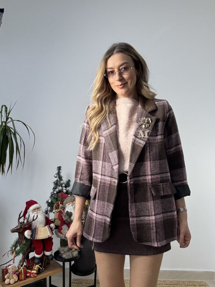 İTHAL BROŞLU EKOSE CEKET PEMBE / STD