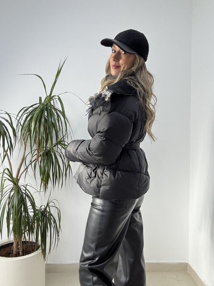 İTHAL YAKASI TAŞLI KEMERLİ ŞİŞME MONT SİYAH / STD