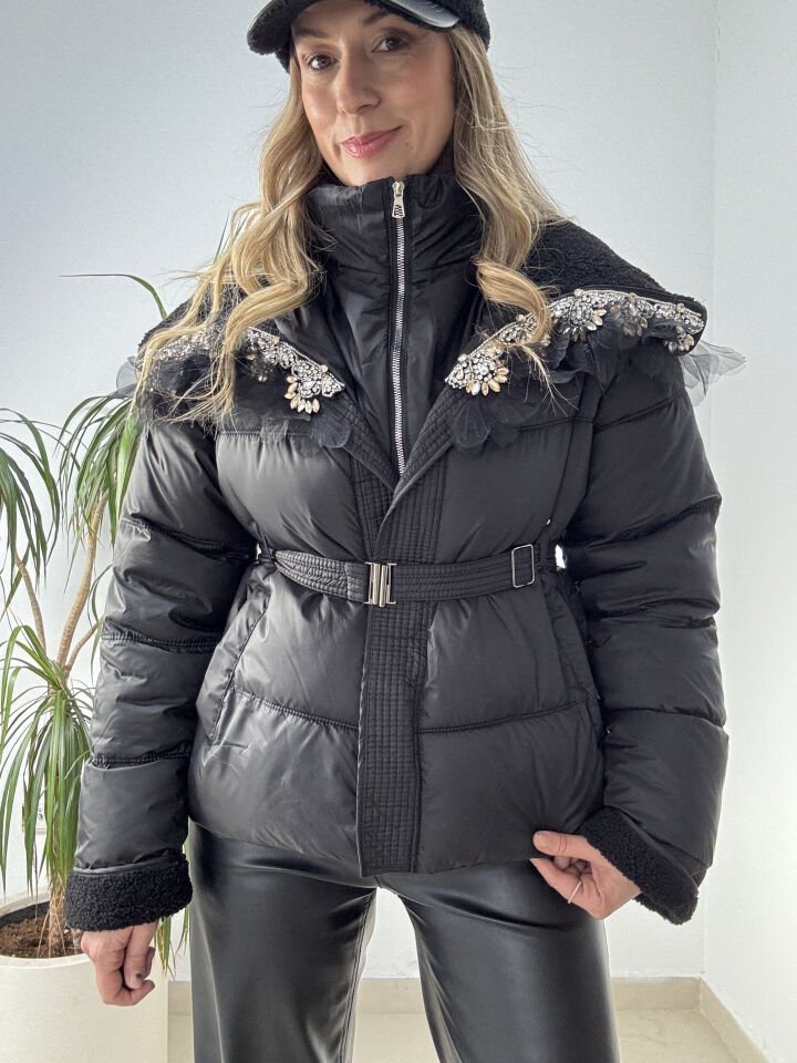 İTHAL YAKASI TAŞLI KEMERLİ ŞİŞME MONT SİYAH / STD