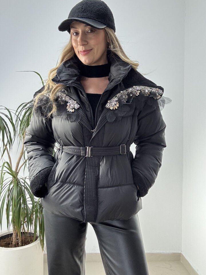 İTHAL YAKASI TAŞLI KEMERLİ ŞİŞME MONT SİYAH / STD