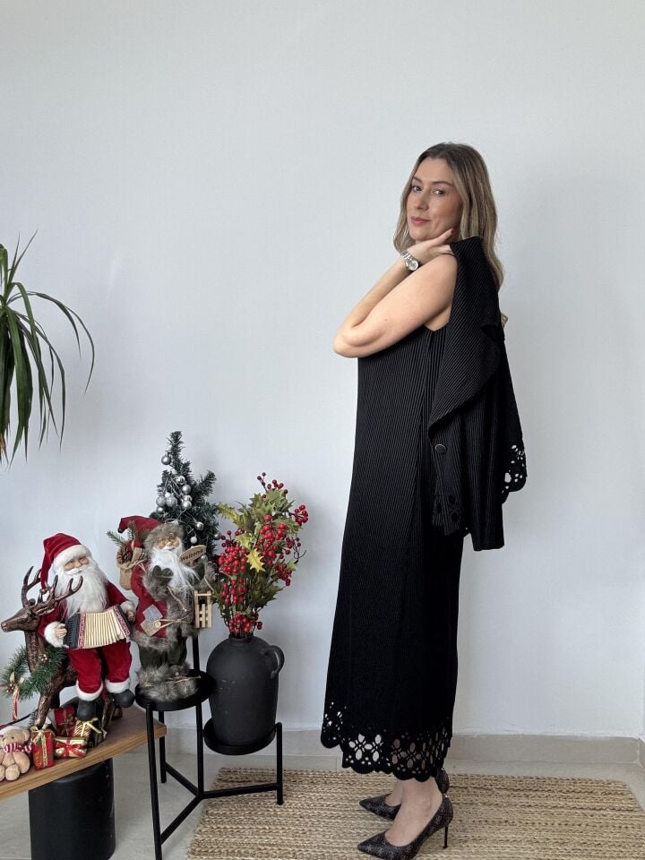 İTHAL ETEKLERİ DEKOLTE DETAYLI AKORDİYON KUMAŞ ELBİSE SİYAH / STD