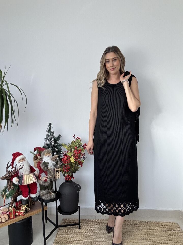 İTHAL ETEKLERİ DEKOLTE DETAYLI AKORDİYON KUMAŞ ELBİSE SİYAH / STD