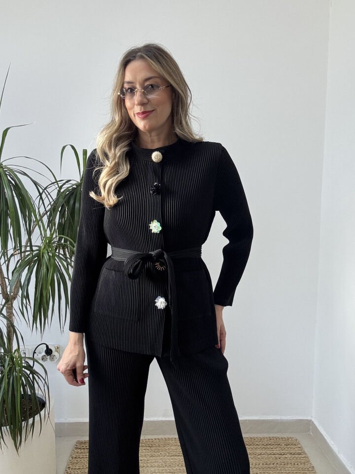 İTHAL AKORDİYON KUMAŞ BROŞLU TAKIM SİYAH / STD