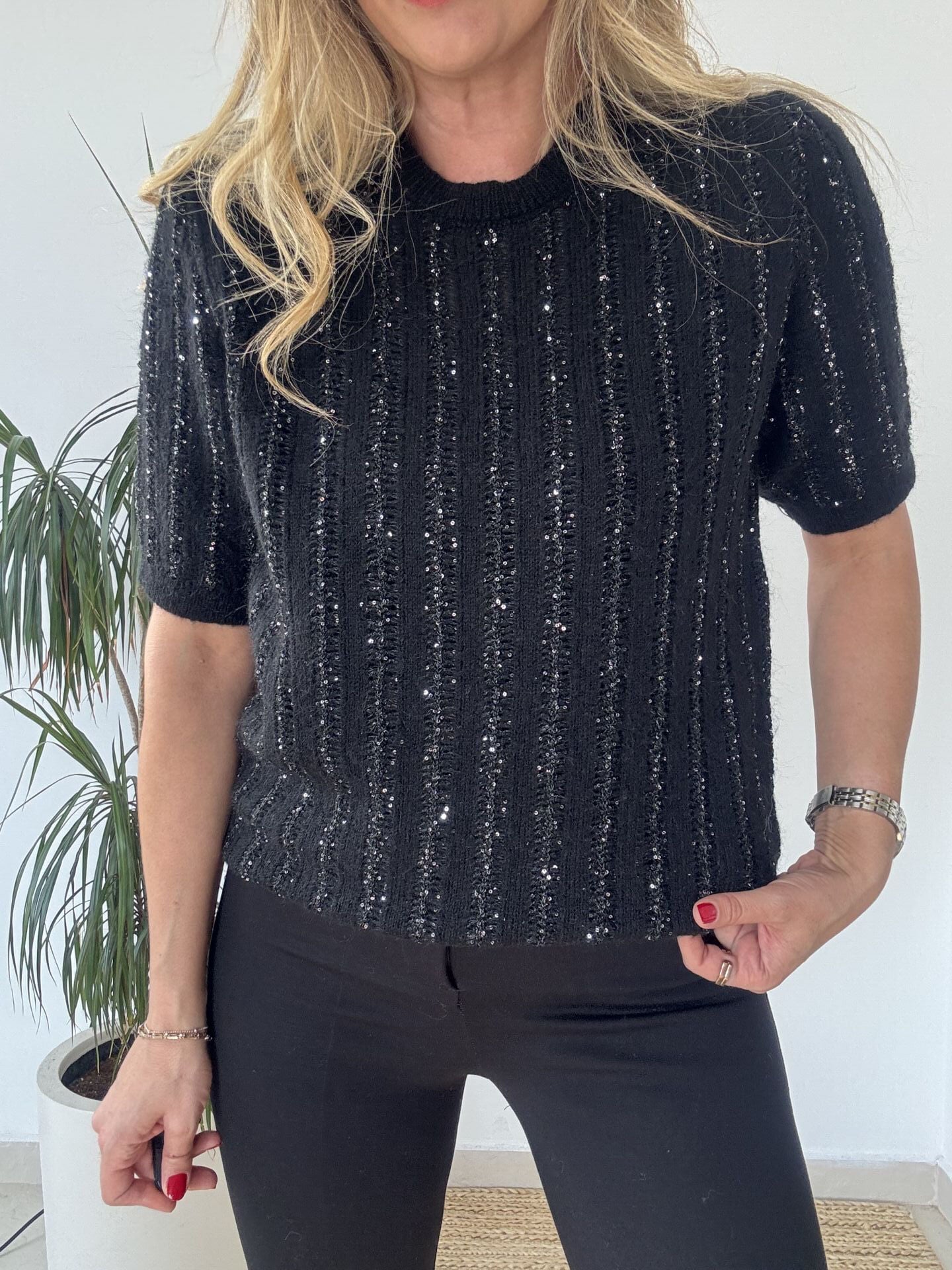 KISAKOLLU IŞILTILI TRİKO SİYAH / STD