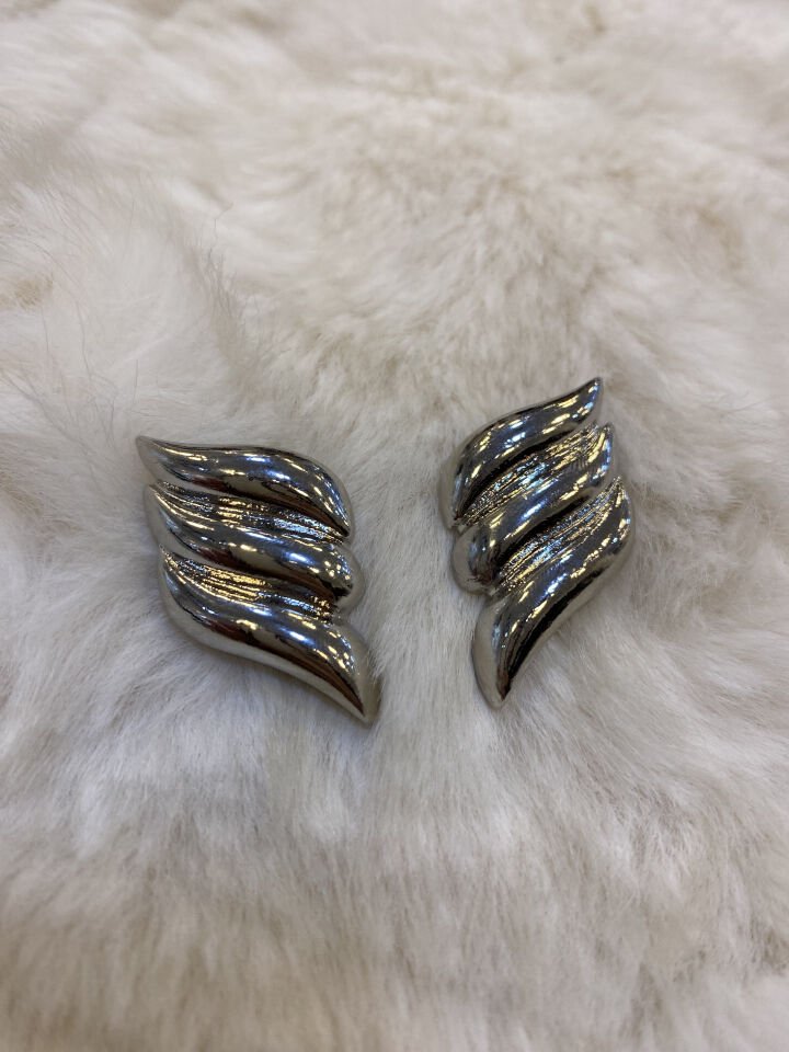 ÜÇ ÇİZGİ YAPRAK KÜ GÜMÜŞ