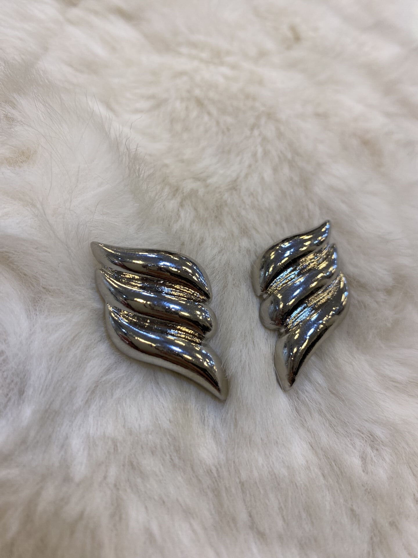 ÜÇ ÇİZGİ YAPRAK KÜ GÜMÜŞ