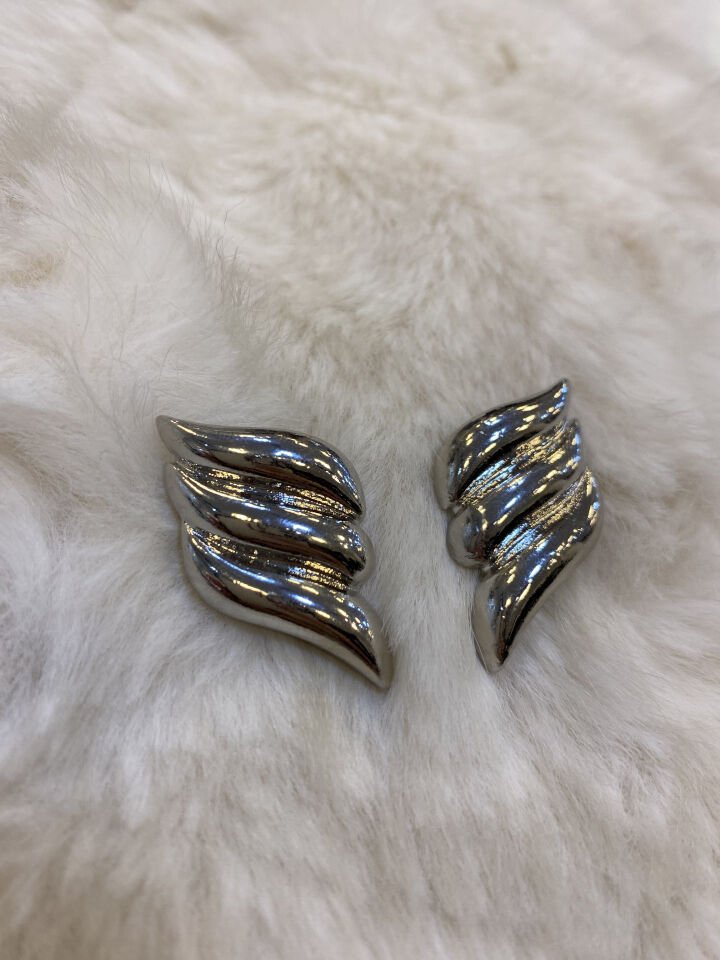 ÜÇ ÇİZGİ YAPRAK KÜ GÜMÜŞ